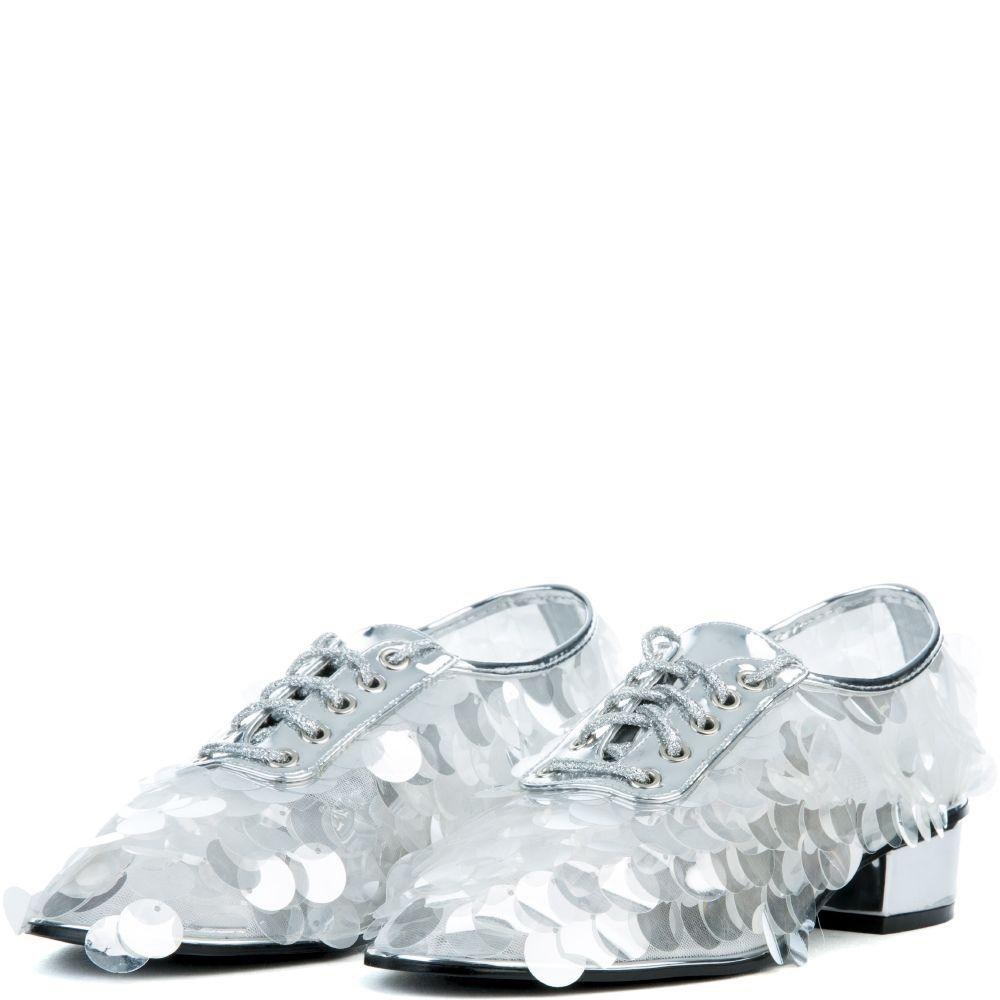 NWT Cape Robbin Michonne Oxfords  Silver